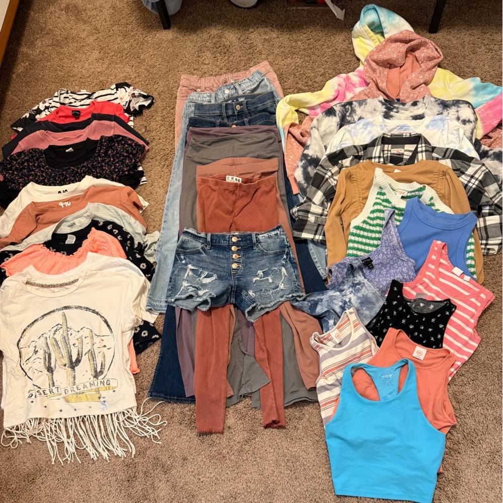 Huge Lot of Assorted Girls Tops, Shorts, Jeans, Leggings, Tanks in sz 10/12 L